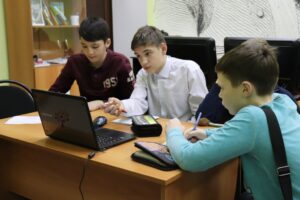 Открыт набор на дистанционные курсы для школьников